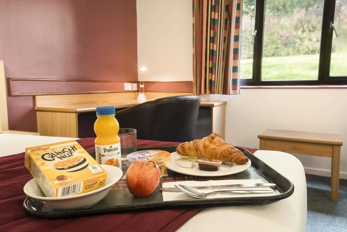 Imagen del bar/restaurante del Hotel Days Inn By Wyndham Bradford M62. Foto 2