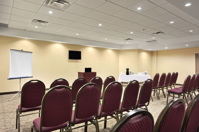 Imagen de los interiores del Hotel Days Inn By Wyndham Brampton. Foto 8