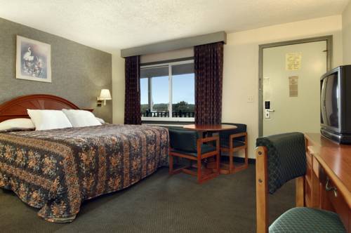 Imagen de la habitación del Hotel Days Inn By Wyndham Branford New Haven Conference. Foto 1