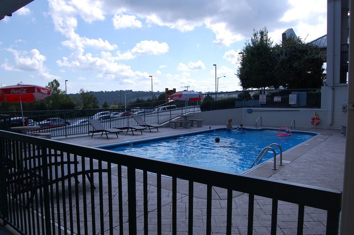 Imagen de la piscina del Hotel Days Inn By Wyndham Branson/near The Strip. Foto 20