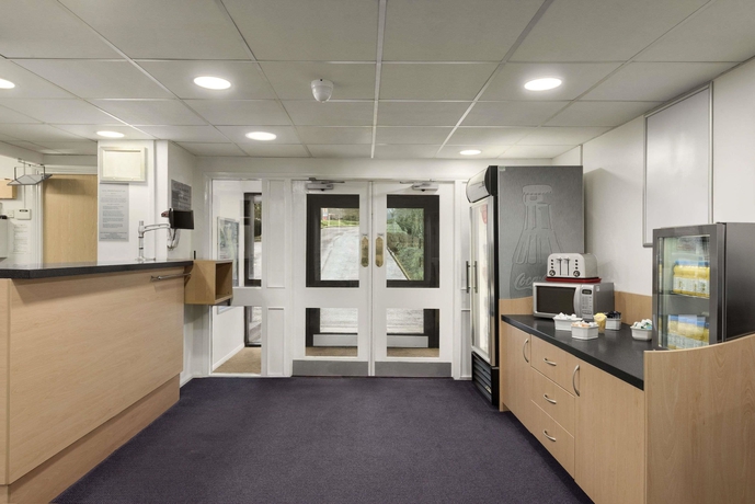 Imagen del bar/restaurante del Hotel Days Inn By Wyndham Bridgend Cardiff M4. Foto 5