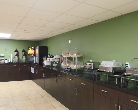 Imagen del bar/restaurante del Hotel Days Inn By Wyndham Brooklyn Borough Park. Foto 5