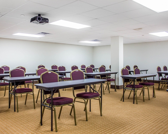 Imagen de los interiores del Hotel Days Inn By Wyndham Brooklyn Borough Park. Foto 15