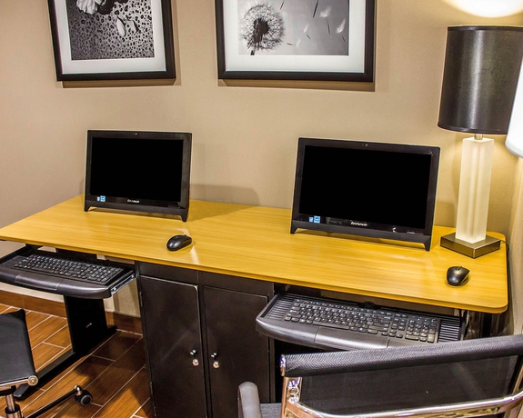 Imagen de los interiores del Hotel Days Inn By Wyndham Brooklyn Borough Park. Foto 16
