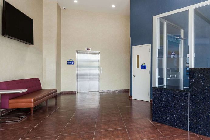 Imagen de los interiores del Hotel Days Inn By Wyndham Brooklyn Crown Heights. Foto 9