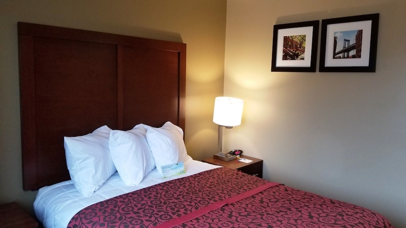 Imagen de la habitación del Hotel Days Inn By Wyndham Brooklyn Marine Park. Foto 6