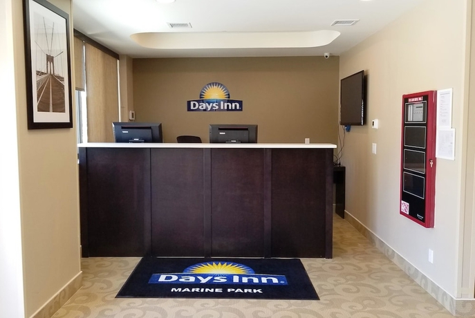 Imagen de los interiores del Hotel Days Inn By Wyndham Brooklyn Marine Park. Foto 14