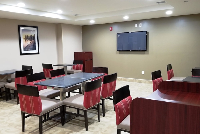 Imagen de los interiores del Hotel Days Inn By Wyndham Brooklyn Marine Park. Foto 17