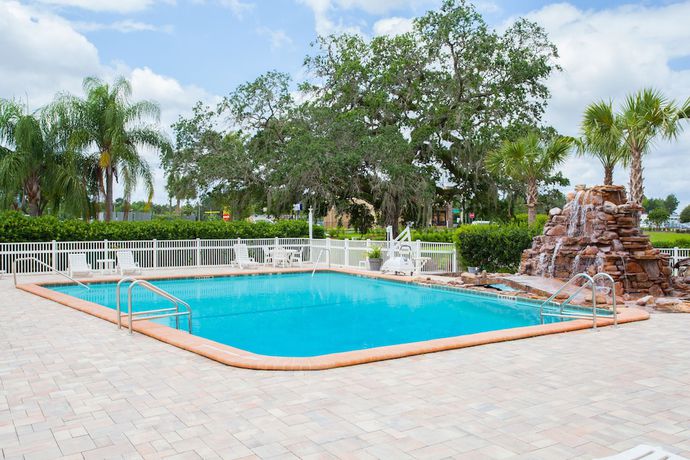 Imagen de la piscina del Hotel Days Inn By Wyndham Brooksville/dade City. Foto 19