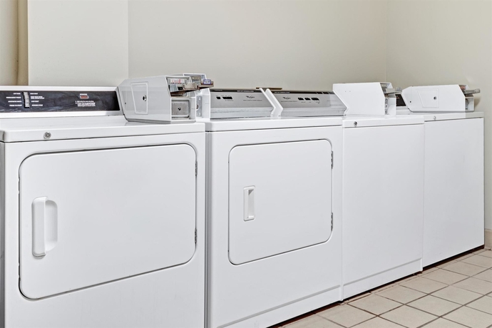 Imagen de los interiores del Hotel Days Inn By Wyndham Burlington East. Foto 5