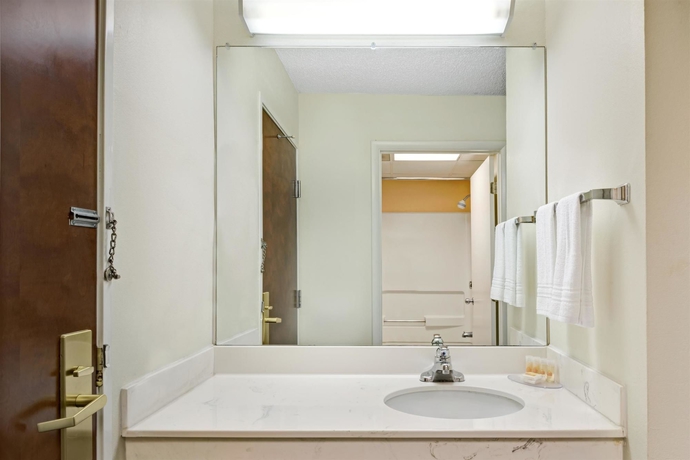 Imagen de la habitación del Hotel Days Inn By Wyndham Burlington East. Foto 4