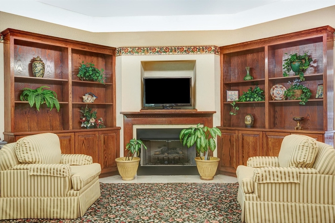 Imagen de los interiores del Hotel Days Inn By Wyndham Burlington East. Foto 7