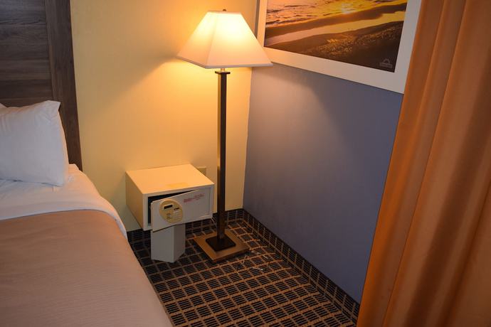Imagen de la habitación del Hotel Days Inn By Wyndham Cadillac. Foto 3
