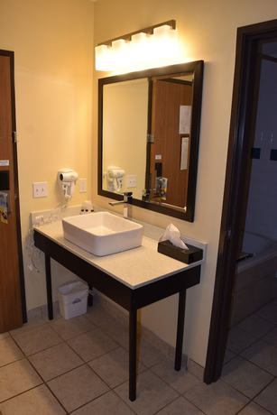 Imagen de la habitación del Hotel Days Inn By Wyndham Cadillac. Foto 7