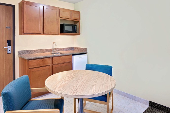 Imagen de la habitación del Hotel Days Inn By Wyndham Cadillac. Foto 11