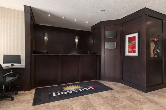 Imagen de los interiores del Hotel Days Inn By Wyndham Calgary Northwest. Foto 15