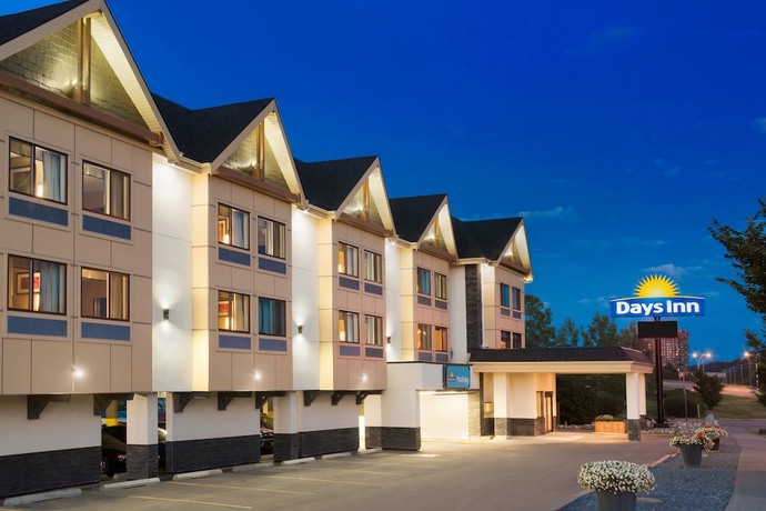 Imagen general del Hotel Days Inn By Wyndham Calgary Northwest. Foto 4