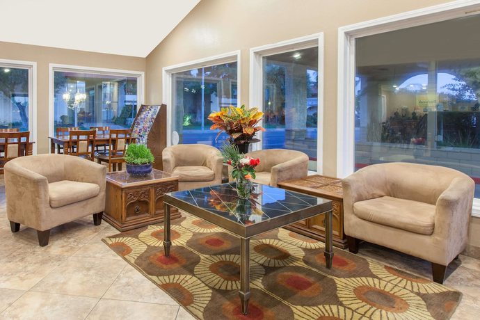 Imagen de los interiores del Hotel Days Inn By Wyndham Camarillo - Ventura. Foto 20
