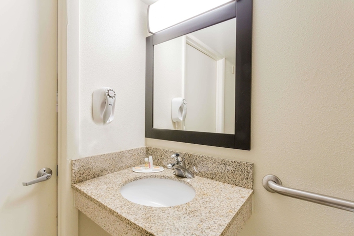 Imagen de la habitación del Hotel Days Inn By Wyndham Camp Springs/andrews Afb Dc Area. Foto 5