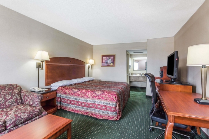Imagen de la habitación del Hotel Days Inn By Wyndham Camp Springs/andrews Afb Dc Area. Foto 8
