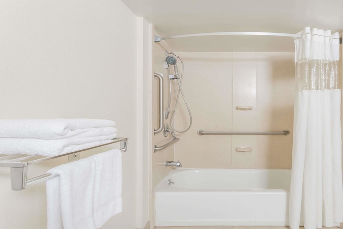 Imagen de la habitación del Hotel Days Inn By Wyndham Camp Springs/andrews Afb Dc Area. Foto 11