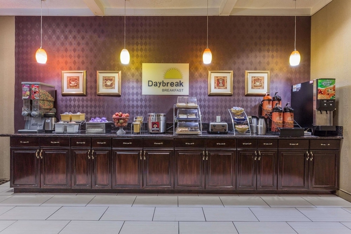 Imagen del bar/restaurante del Hotel Days Inn By Wyndham Camp Springs/andrews Afb Dc Area. Foto 4