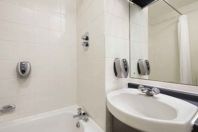 Imagen de la habitación del Hotel Days Inn By Wyndham Cannock Norton Canes M6 Toll. Foto 14