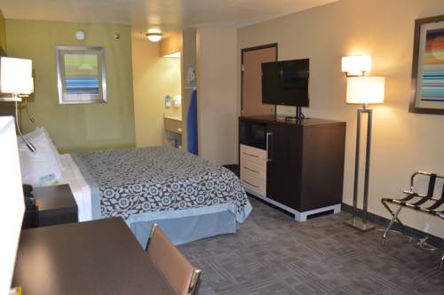 Imagen de la habitación del Hotel Days Inn By Wyndham Carlsbad. Foto 2