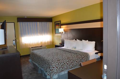Imagen de la habitación del Hotel Days Inn By Wyndham Carlsbad. Foto 8