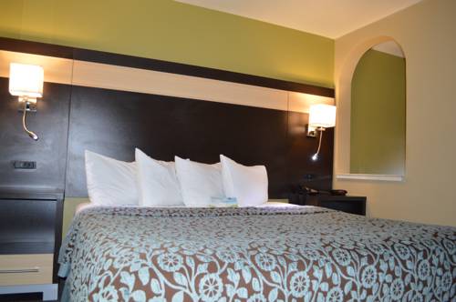 Imagen de la habitación del Hotel Days Inn By Wyndham Carlsbad. Foto 12