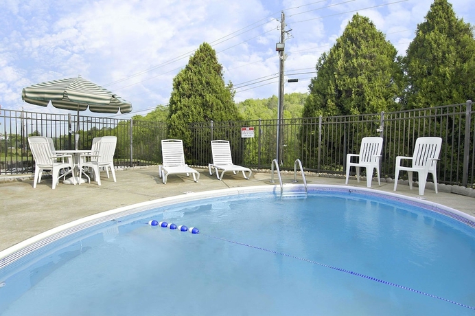 Imagen de la piscina del Hotel Days Inn By Wyndham Cartersville. Foto 14