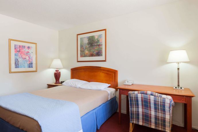 Imagen de la habitación del Hotel Days Inn By Wyndham Castaic Six Flags Magic Mountain. Foto 5