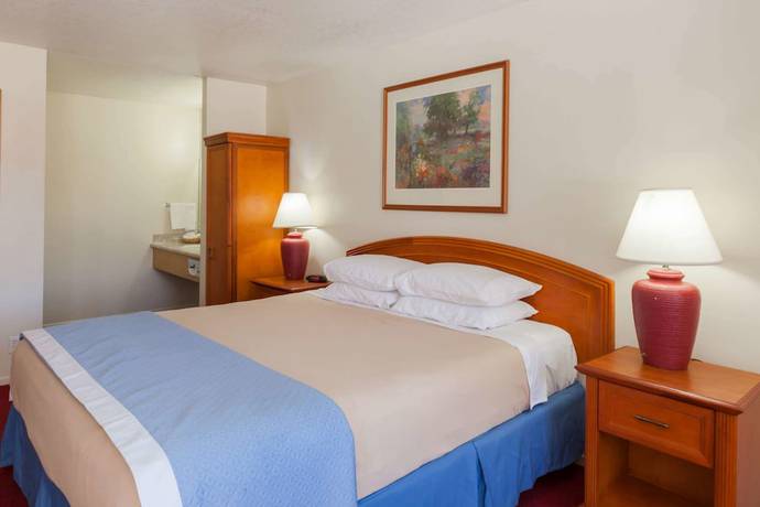 Imagen de la habitación del Hotel Days Inn By Wyndham Castaic Six Flags Magic Mountain. Foto 7