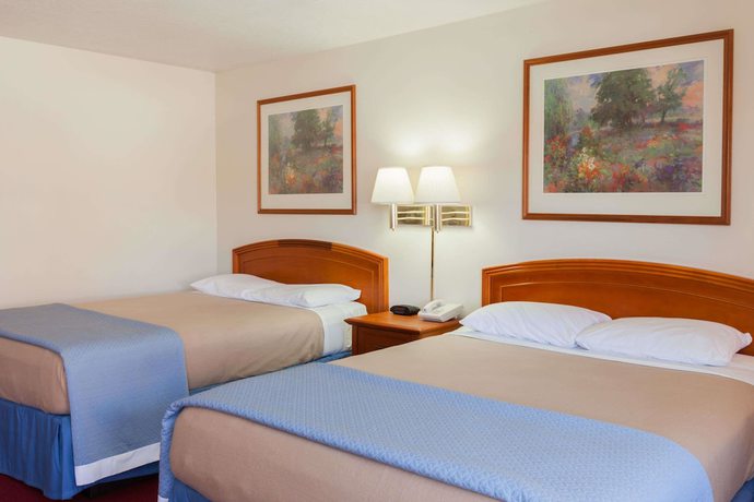 Imagen de la habitación del Hotel Days Inn By Wyndham Castaic Six Flags Magic Mountain. Foto 10