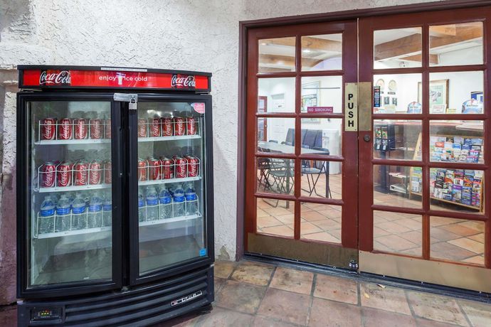 Imagen de los interiores del Hotel Days Inn By Wyndham Castaic Six Flags Magic Mountain. Foto 13