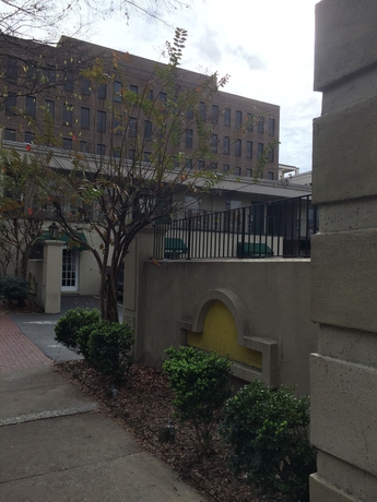 Imagen de los exteriores del Hotel Days Inn By Wyndham Charleston Historic District. Foto 9