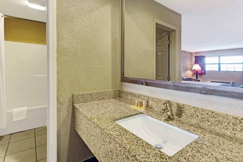 Imagen de la habitación del Hotel Days Inn By Wyndham Cherokee Near Casino. Foto 7
