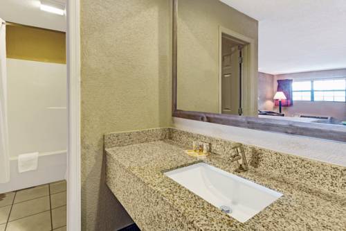 Imagen de la habitación del Hotel Days Inn By Wyndham Cherokee Near Casino. Foto 14
