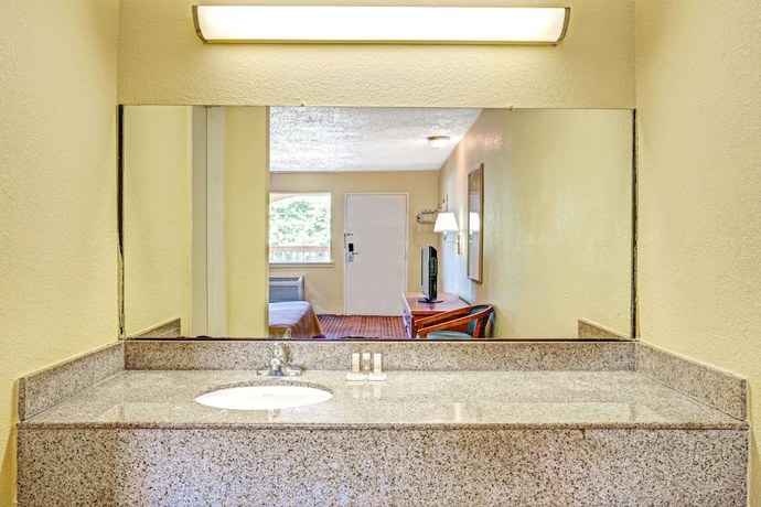 Imagen de la habitación del Hotel Days Inn By Wyndham Chesapeake. Foto 9