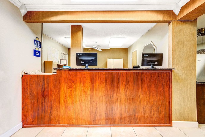 Imagen de los interiores del Hotel Days Inn By Wyndham Chesapeake. Foto 17