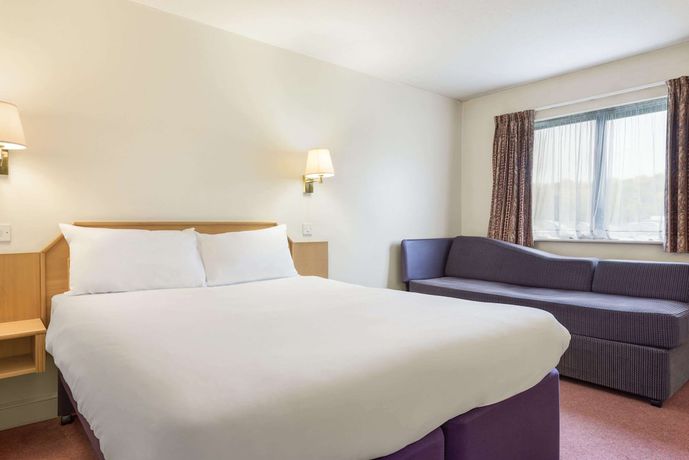 Imagen de la habitación del Hotel Days Inn By Wyndham Chesterfield Tibshelf. Foto 7