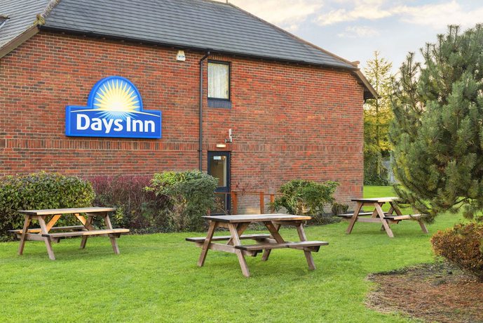 Imagen de los exteriores del Hotel Days Inn By Wyndham Chesterfield Tibshelf. Foto 13