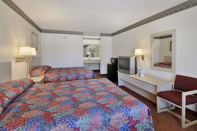 Imagen de la habitación del Hotel Days Inn By Wyndham Chipley. Foto 8