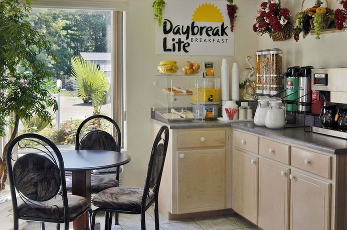 Imagen del bar/restaurante del Hotel Days Inn By Wyndham Chipley. Foto 4