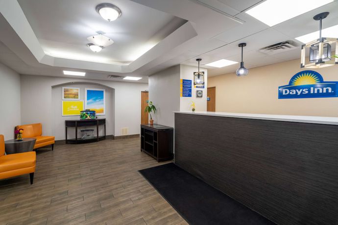 Imagen de los interiores del Hotel Days Inn By Wyndham Clarksville North. Foto 18