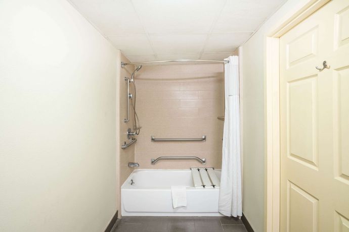 Imagen de la habitación del Hotel Days Inn By Wyndham Clarksville North. Foto 13