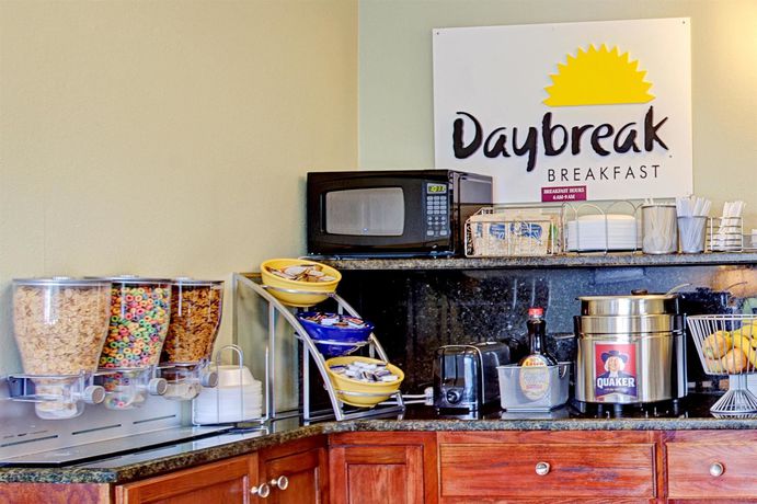 Imagen del bar/restaurante del Hotel Days Inn By Wyndham Clarksville Tn. Foto 4