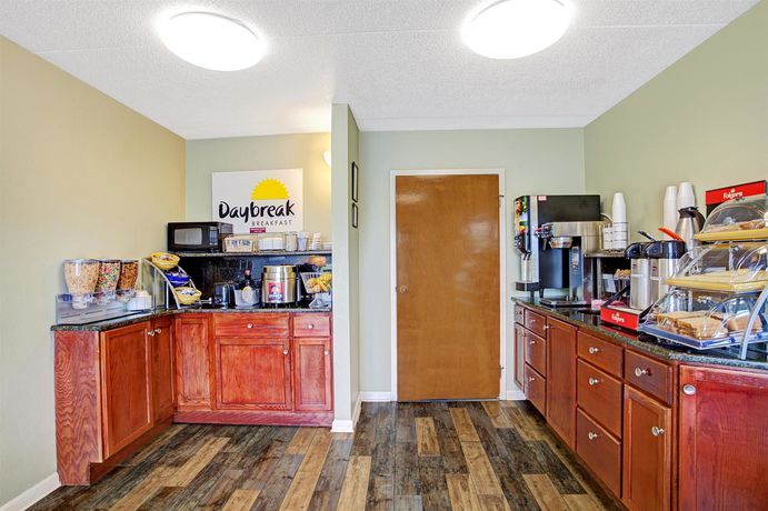 Imagen del bar/restaurante del Hotel Days Inn By Wyndham Clarksville Tn. Foto 5