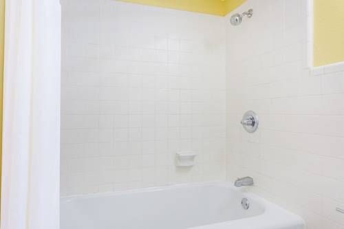 Imagen de la habitación del Hotel Days Inn By Wyndham Clayton. Foto 3
