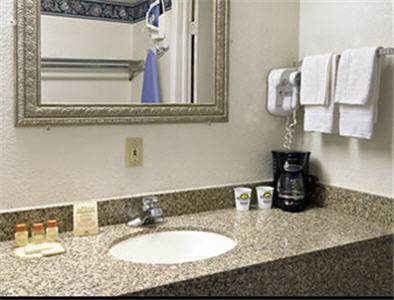 Imagen de la habitación del Hotel Days Inn By Wyndham Clayton. Foto 12